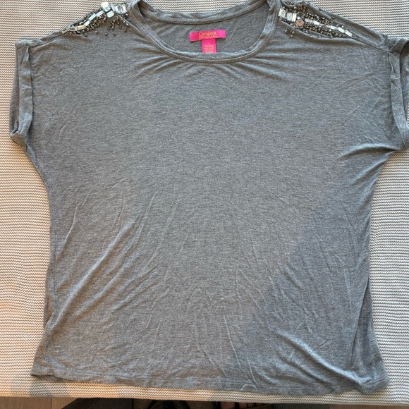 Grey t-shirt with beautiful sparkly gemstones sewn in shoulder - Picture 3 of 3